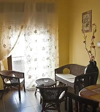 Monte Vulture לינה וארוחת בוקר 3*